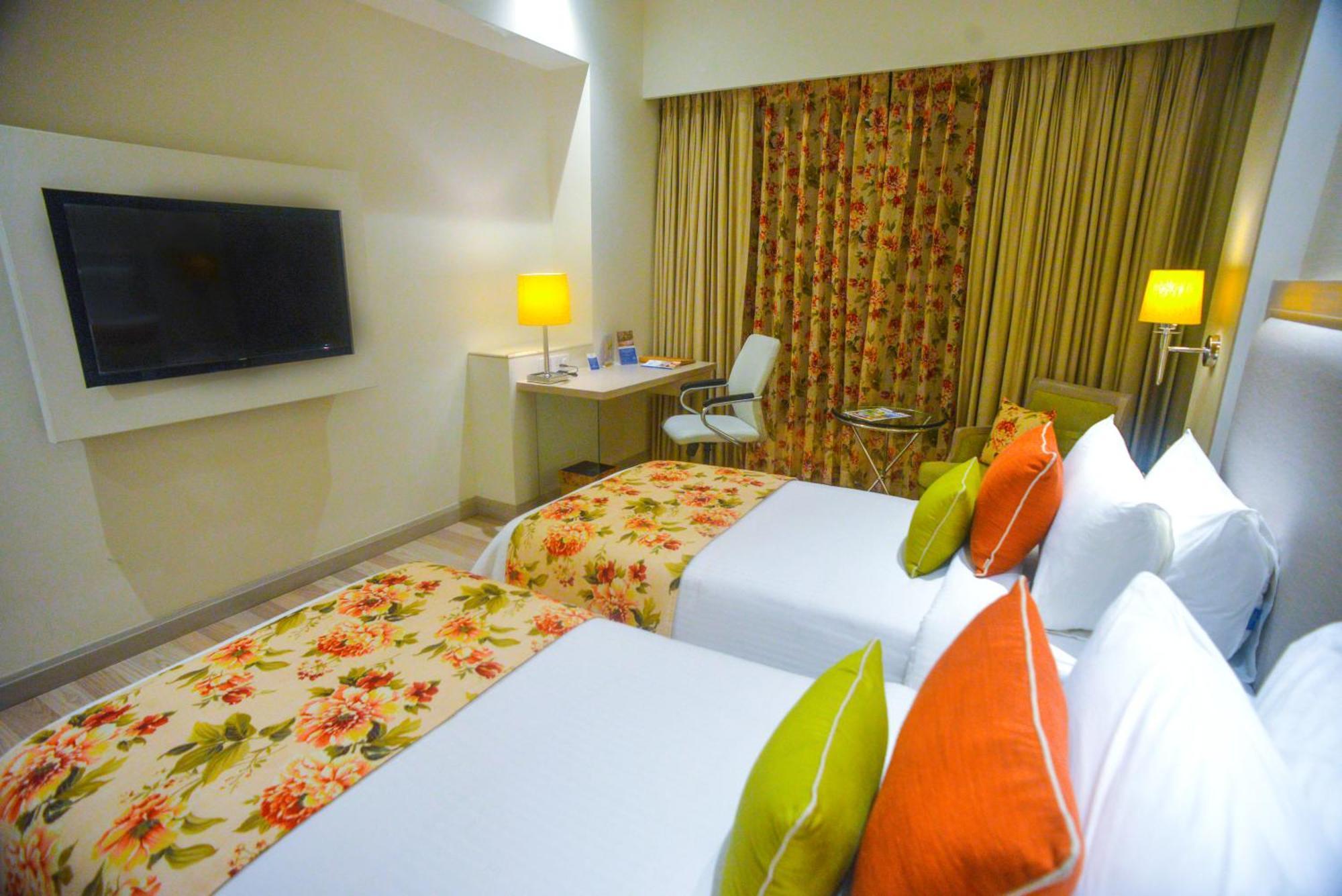 อีเอฟซีอีอี สโรวร ปอร์ติโก - ภาวนคร Hotel ภาวนาการ์ ภายนอก รูปภาพ